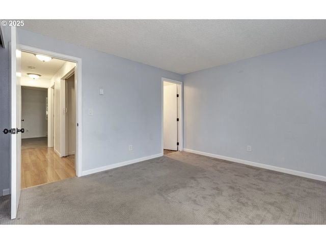 1470 Se WALNUT St 210, Hillsboro, OR 97123