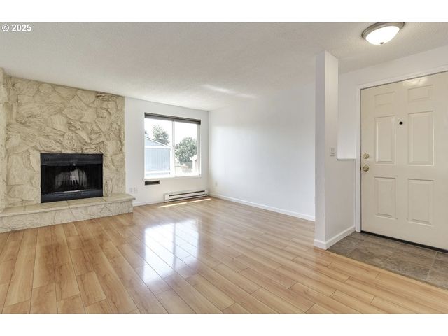 1470 Se WALNUT St 210, Hillsboro, OR 97123