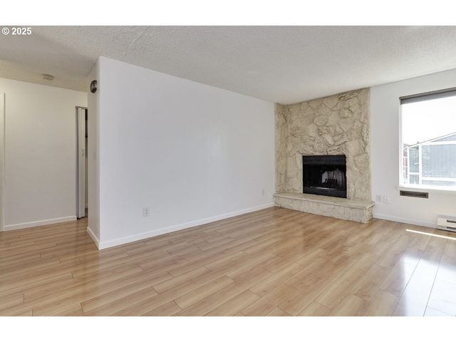 1470 Se WALNUT St 210, Hillsboro, OR 97123