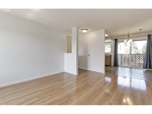 1470 Se WALNUT St 210, Hillsboro, OR 97123