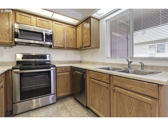 1470 Se WALNUT St 210, Hillsboro, OR 97123