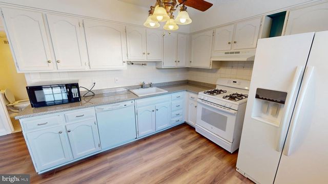 30 CHISWICK DR, Lindenwold, NJ 08021