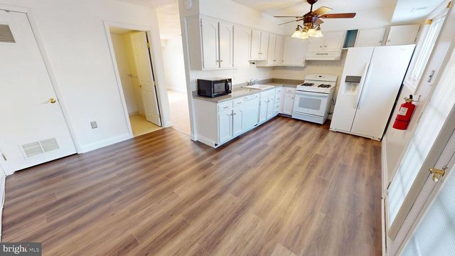 30 CHISWICK DR, Lindenwold, NJ 08021