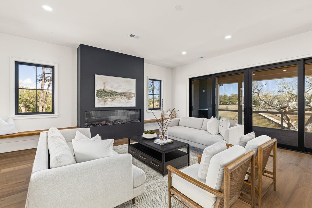 Image 12 of property listing at 118 Collins Hill Lane, Charleston, SC 29492