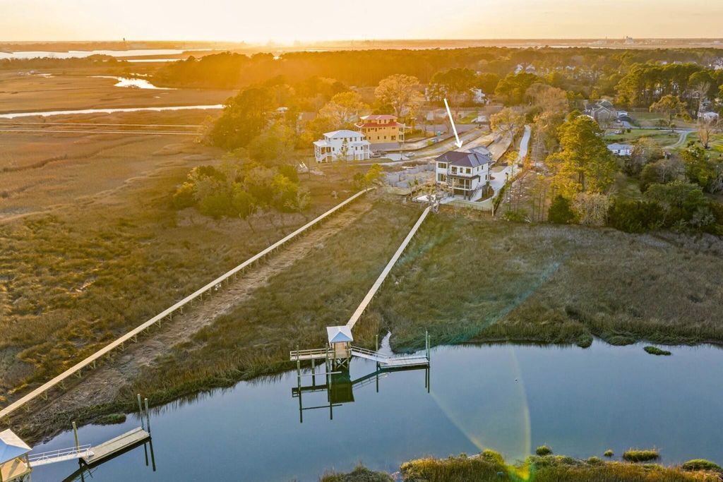 Image 5 of property listing at 118 Collins Hill Lane, Charleston, SC 29492