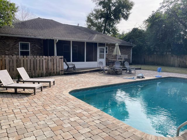 418 Davenport Avenue, Valparaiso, FL 32580