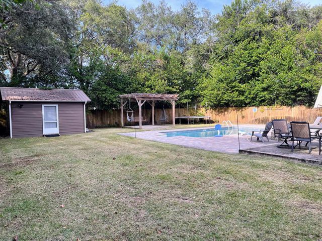 418 Davenport Avenue, Valparaiso, FL 32580