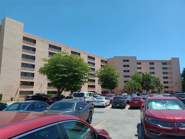 9688 Fontainebleau Blvd 502, Miami, FL 33172
