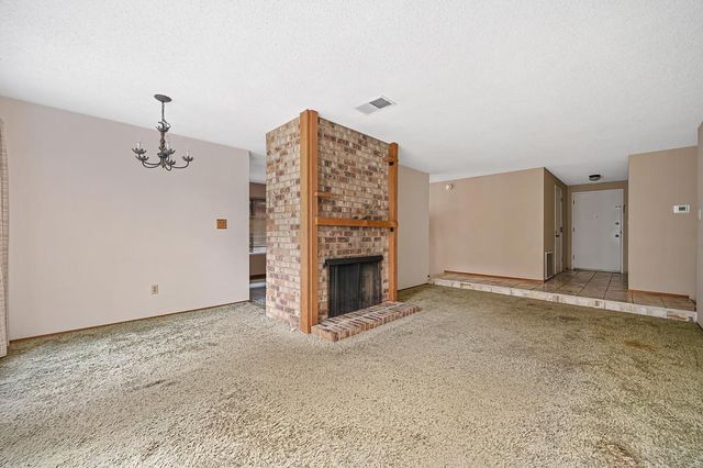 7828 Rockhurst Way, Sacramento, CA 95828