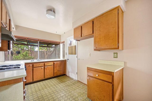 7828 Rockhurst Way, Sacramento, CA 95828