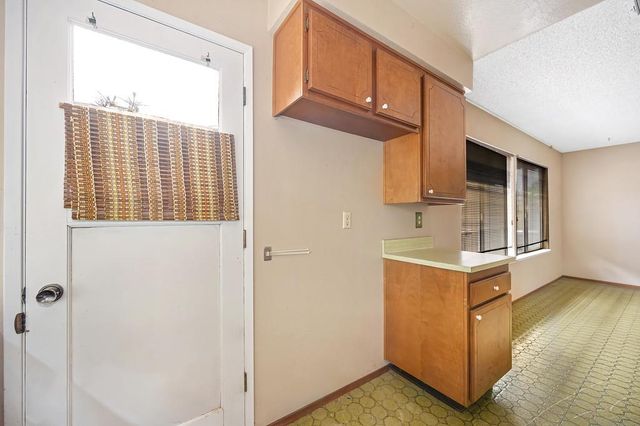 7828 Rockhurst Way, Sacramento, CA 95828