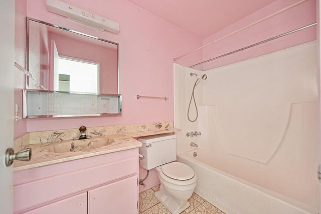 7828 Rockhurst Way, Sacramento, CA 95828