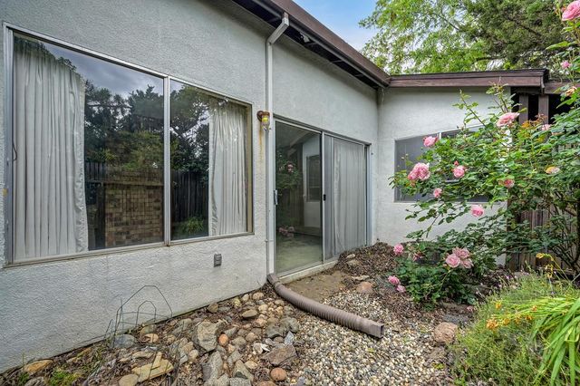 7828 Rockhurst Way, Sacramento, CA 95828