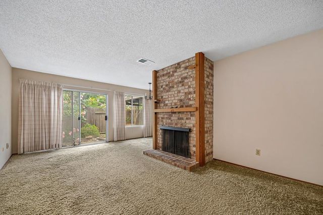 7828 Rockhurst Way, Sacramento, CA 95828