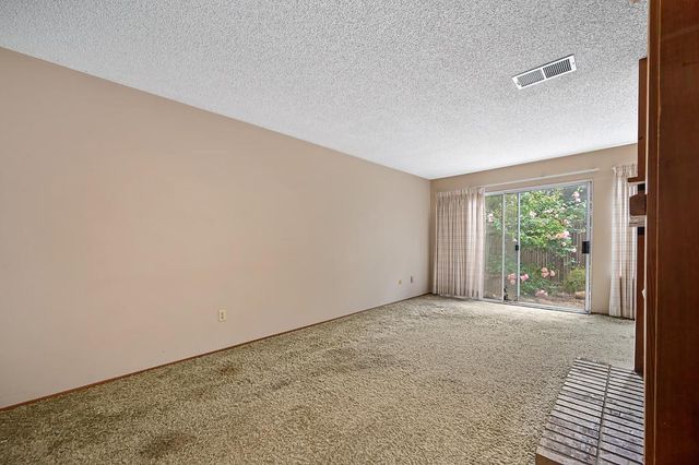 7828 Rockhurst Way, Sacramento, CA 95828