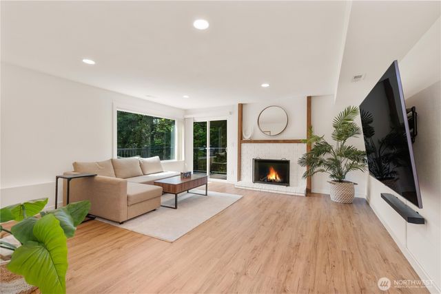 21810 NE 16th Street, Sammamish, WA 98074
