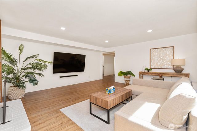 21810 NE 16th Street, Sammamish, WA 98074