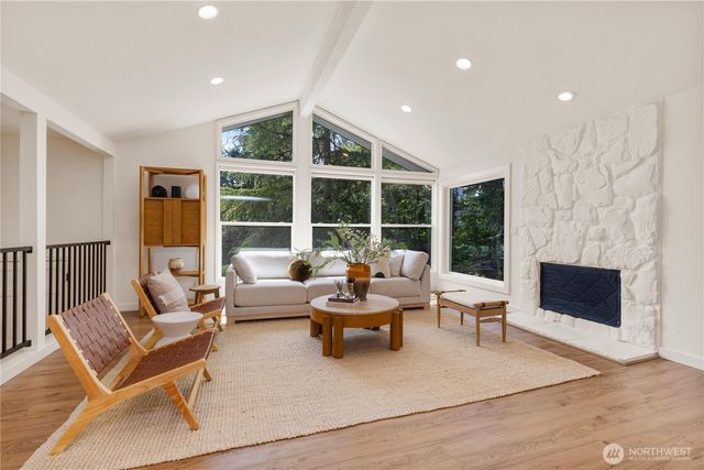 21810 NE 16th Street, Sammamish, WA 98074