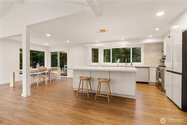 21810 NE 16th Street, Sammamish, WA 98074