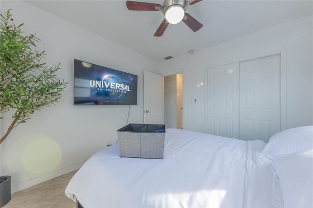 210 -216 NE 40th St, Oakland Park, FL 33334