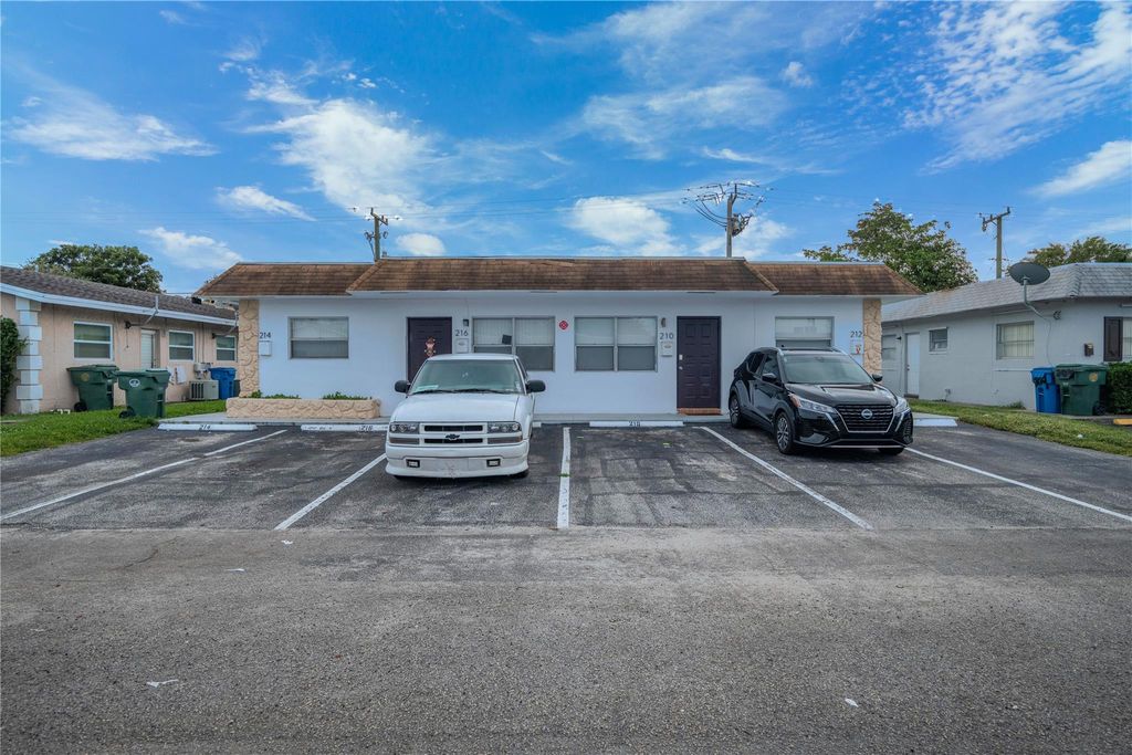 210 -216 NE 40th St, Oakland Park, FL 33334