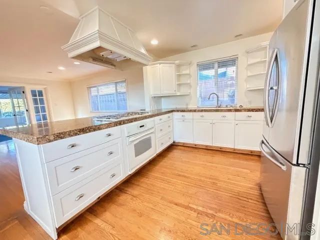 6142 Romany Dr, San Diego, CA 92120