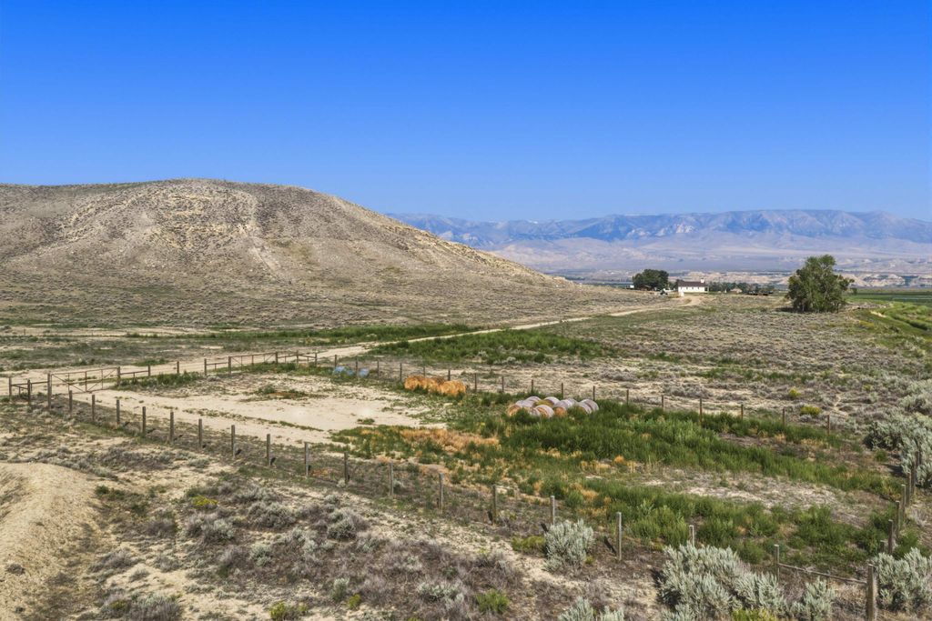 38 Road 1AFW, Clark, WY 82435 photo 5