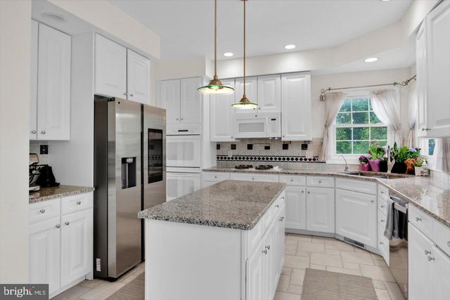 3 JILLIAN WAY, Mount Laurel, NJ 08054