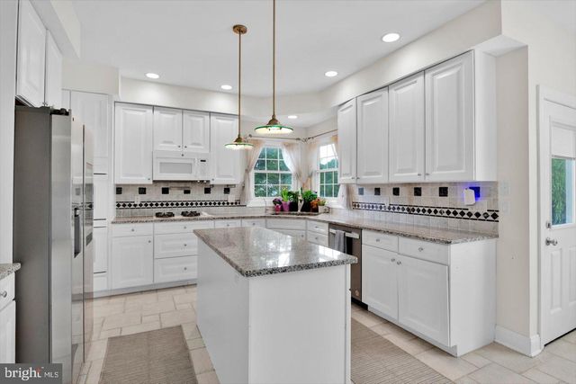 3 JILLIAN WAY, Mount Laurel, NJ 08054