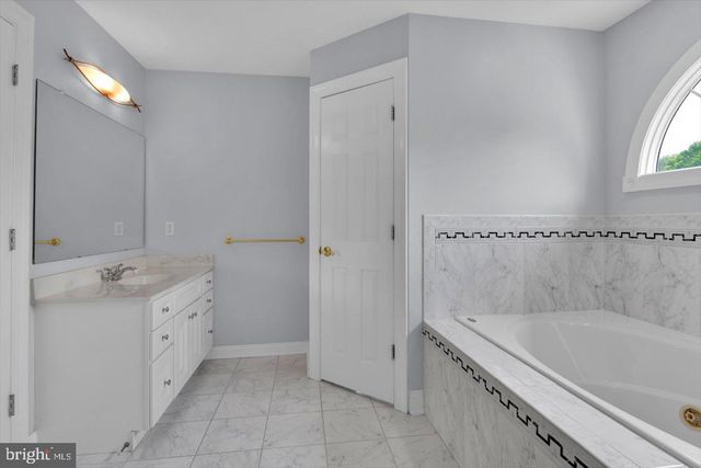 3 JILLIAN WAY, Mount Laurel, NJ 08054