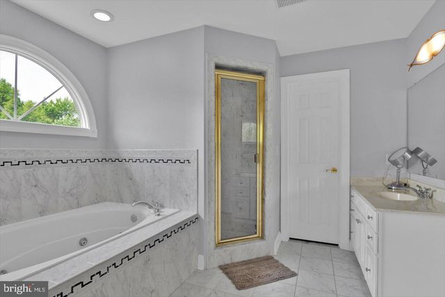 3 JILLIAN WAY, Mount Laurel, NJ 08054