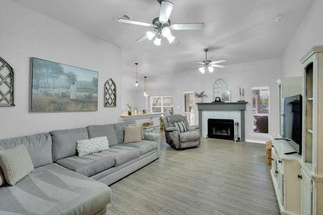 702 Green Acres Lane, Midlothian, TX 76065