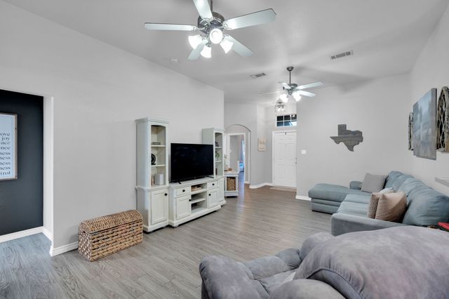 702 Green Acres Lane, Midlothian, TX 76065