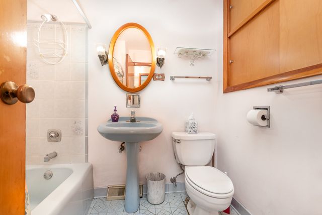 59 Indianwood Drive, Thornton, IL 60476