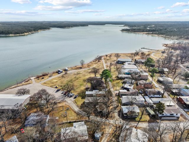 28 Air Force Drive, Pottsboro, TX 75076