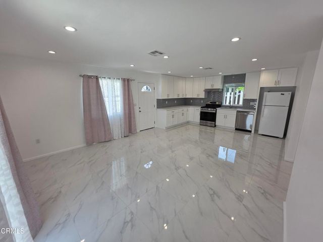 10926 Woodward Avenue, Sunland, CA 91040