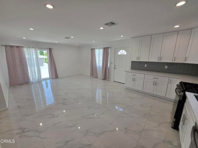 10926 Woodward Avenue, Sunland, CA 91040