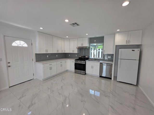 10926 Woodward Avenue, Sunland, CA 91040