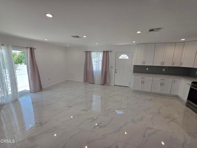 10926 Woodward Avenue, Sunland, CA 91040