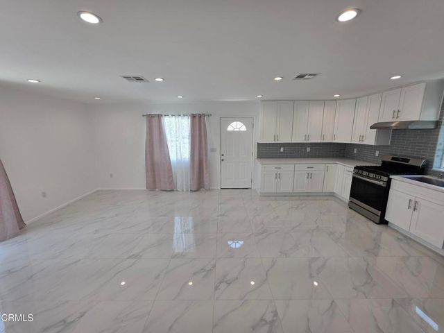 10926 Woodward Avenue, Sunland, CA 91040