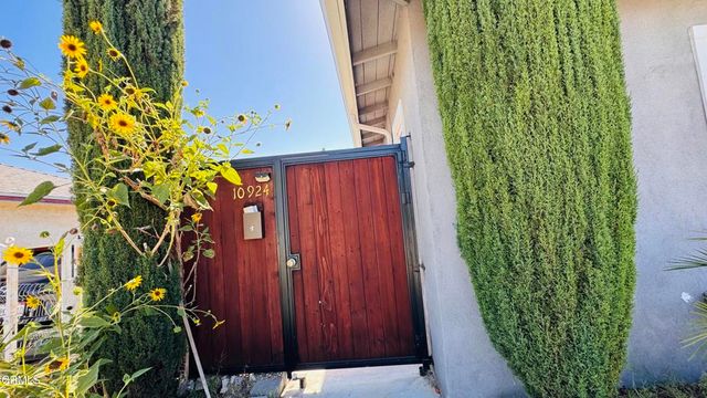 10926 Woodward Avenue, Sunland, CA 91040
