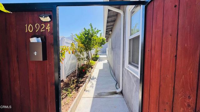 10926 Woodward Avenue, Sunland, CA 91040