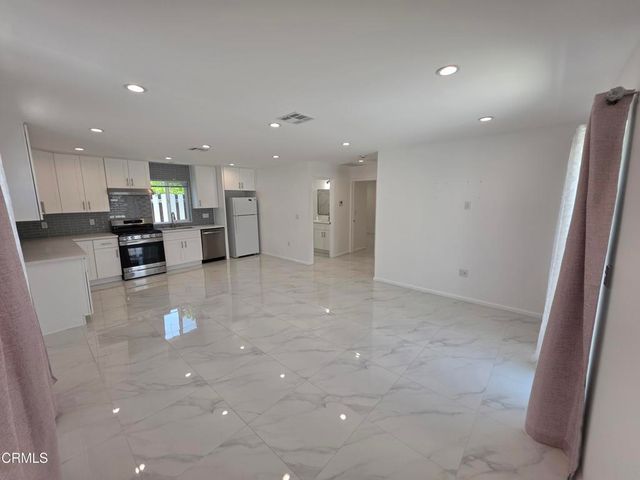 10926 Woodward Avenue, Sunland, CA 91040