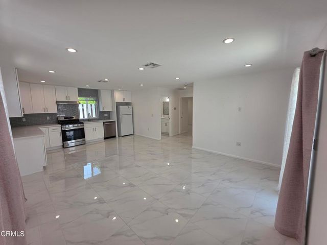 10926 Woodward Avenue, Sunland, CA 91040