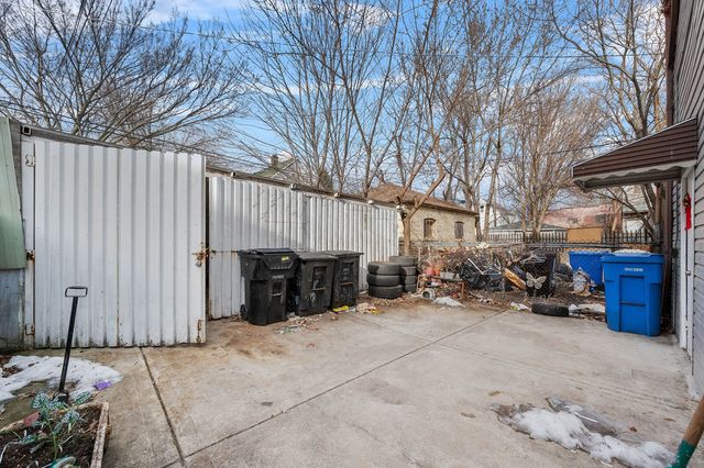 8420 S Burley Avenue, Chicago, IL 60617