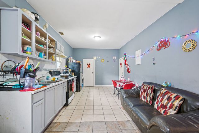 8420 S Burley Avenue, Chicago, IL 60617