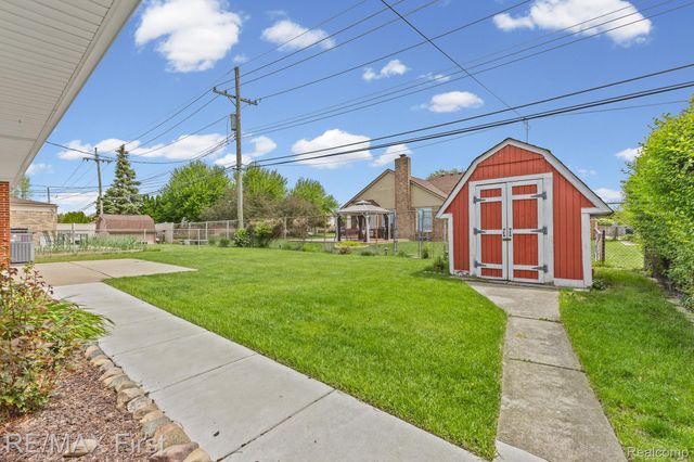34356 Greentrees Road, Sterling Heights, MI 48312