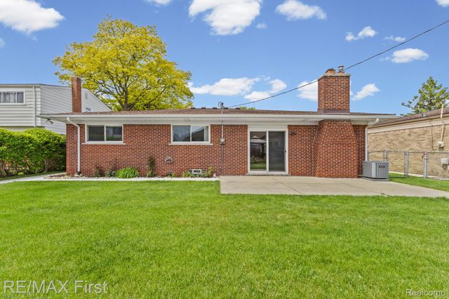 34356 Greentrees Road, Sterling Heights, MI 48312