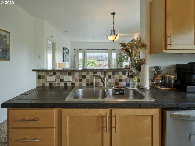 11735 Nw WINTER PARK Ter 402, Portland, OR 97229