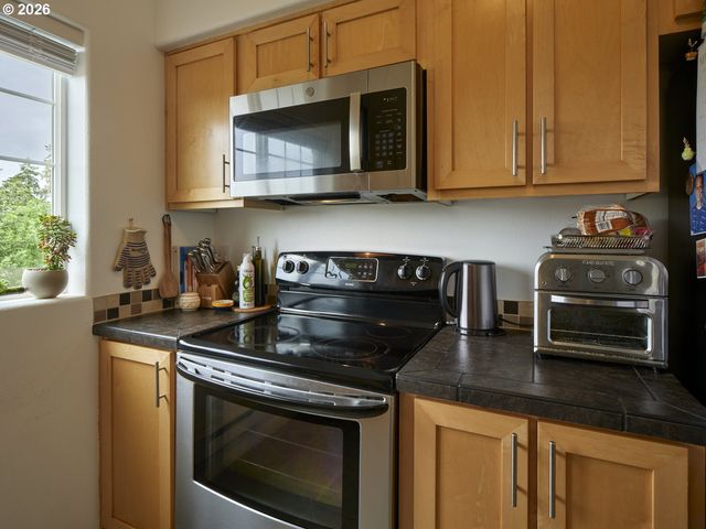 11735 Nw WINTER PARK Ter 402, Portland, OR 97229